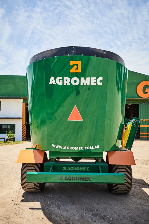Mixer Vertical Distribuidor 14m3 Descarga Lateral MVD 14 DL Mixer Vertical Distribuidor 14m3 Descarga Lateral 