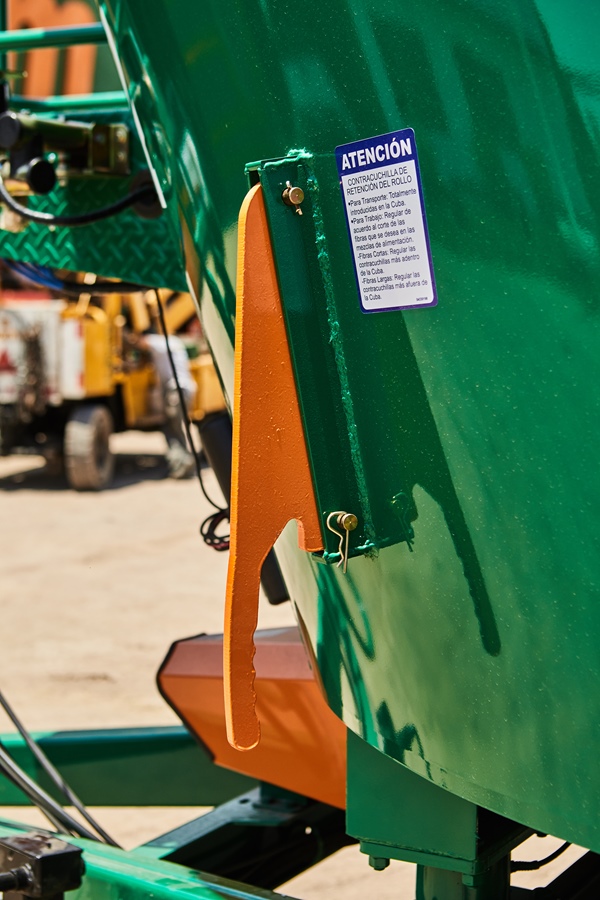 Mixer Vertical Distribuidor 14m3 Descarga Lateral MVD 14 DL Mixer Vertical Distribuidor 14m3 Descarga Lateral 